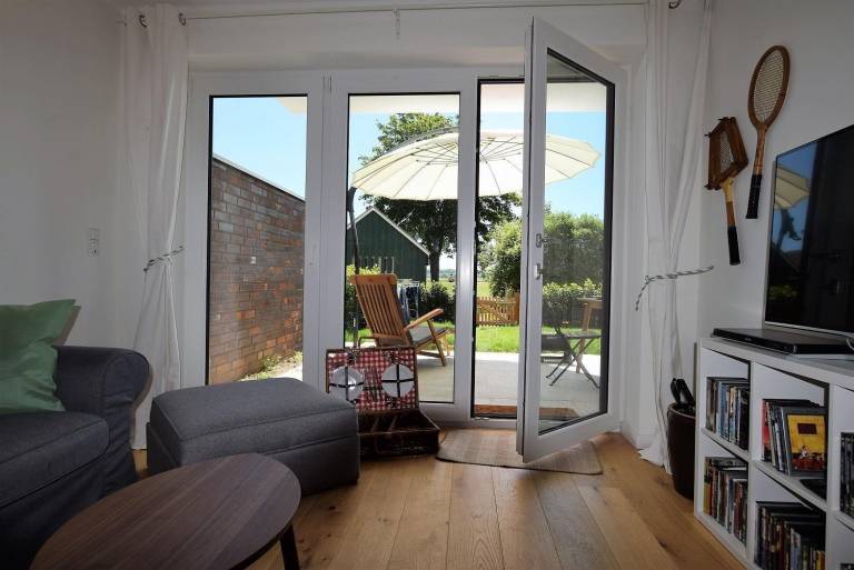 Family-oriented apartment with garden & patio | Sea view | Next to the beach | Pet-friendly — photo 5