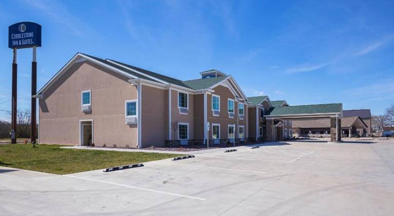 Cobblestone Inn and Suites Altamont in Effingham, IL