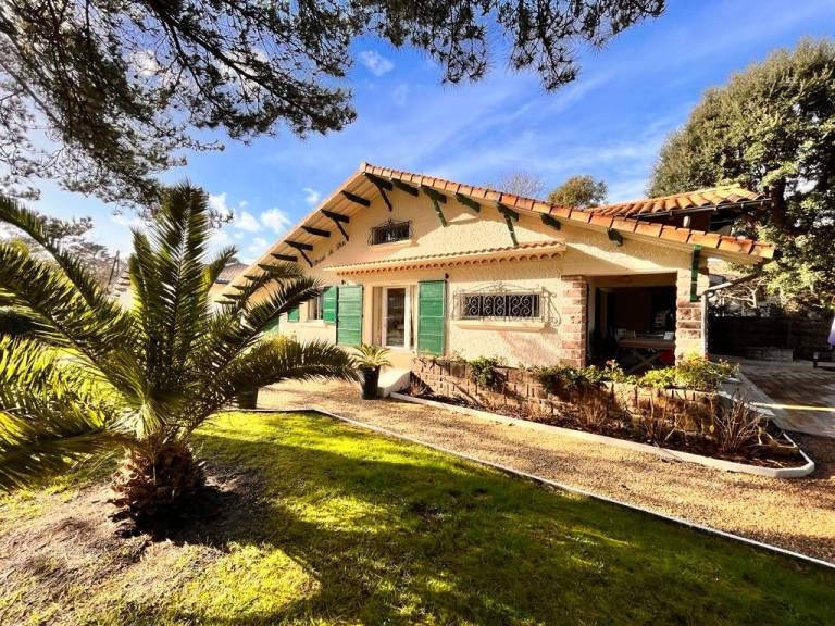 Family-oriented house with private pool, terrace & grill | Good for workation | Pet-friendly — photo 2