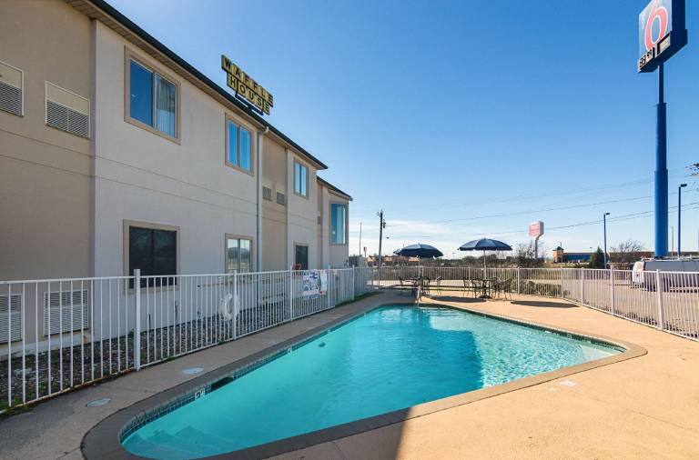 Motel 6 Terrell, TX — photo 4