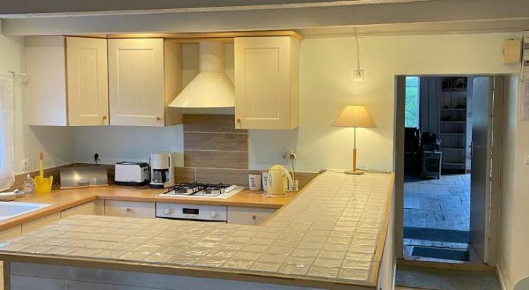 Rental apartment with BBQ, terrace & yard — photo 4