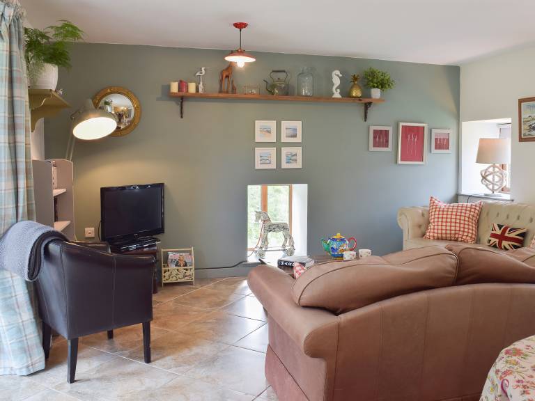 Cottage with yard | River view — photo 4