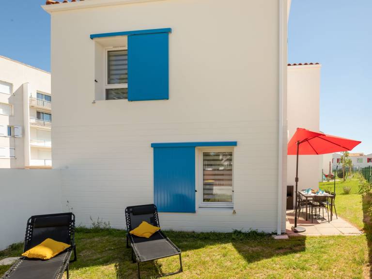 Fully equipped vacation home with yard & patio | Pets are welcome — photo 3