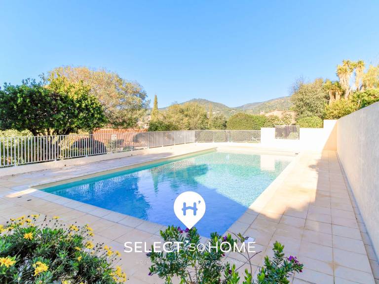 House with yard & pool in Le Lavandou