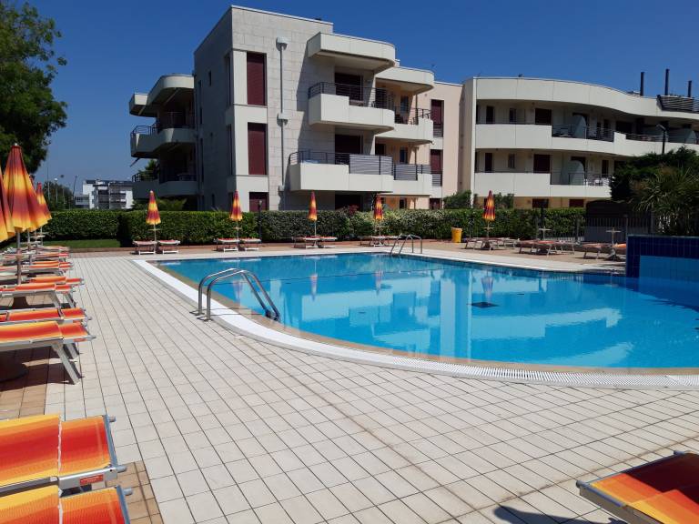 Holiday apartment with terrace & pool in Jesolo