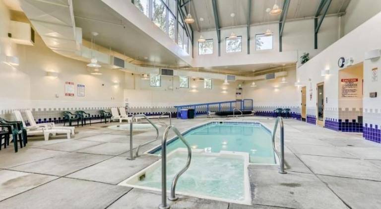 Rental apartment with hot tub & pool — photo 3