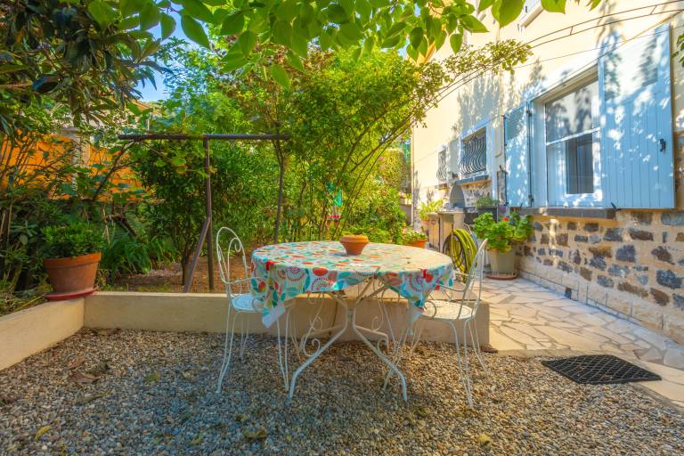Villa with yard & patio — photo 2