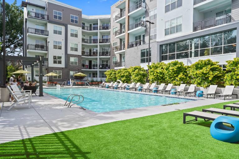 Serviced apartment with BBQ, pool & jacuzzi in Boise, ID
