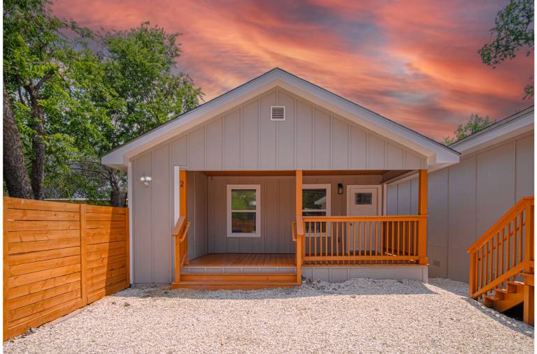 Your Amazing 3BR 2BA Downtown Delight