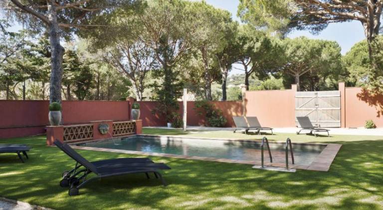Pleasant serviced apartment with pool, patio & garden | Next to the beach | Pets allowed — photo 2