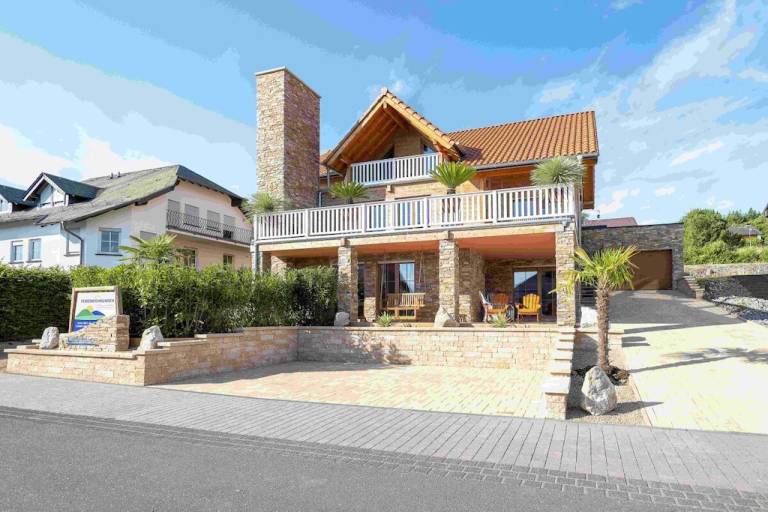 Vacation home with terrace — photo 4