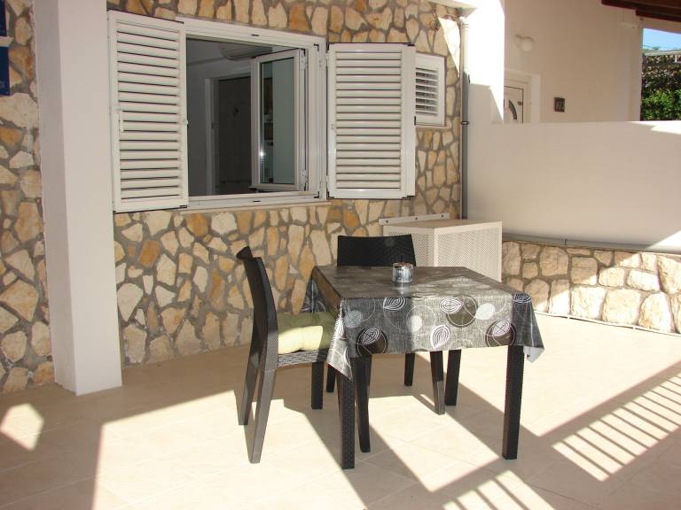 Bruna apartment with terrace 60m from the beach — photo 3