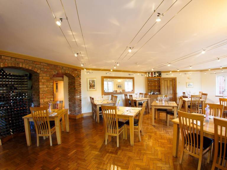 Beautiful serviced apartment with terrace & yard | Pets allowed — photo 4