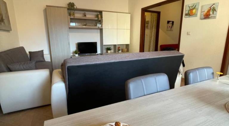 Apartment with 2 rooms for 6 persons — photo 2
