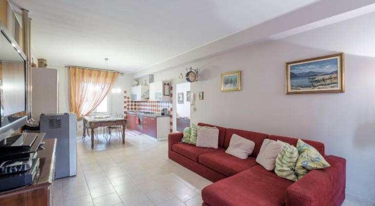 Vacation home with 2 rooms for 6 persons in Pozzolengo