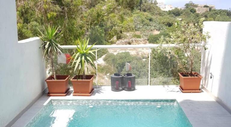 Vacation home with pool & hot tub — photo 3