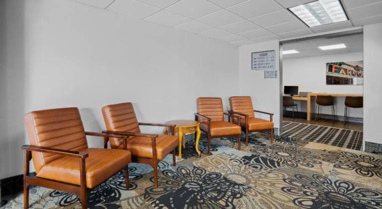 Fargo Inn and Suites — photo 5