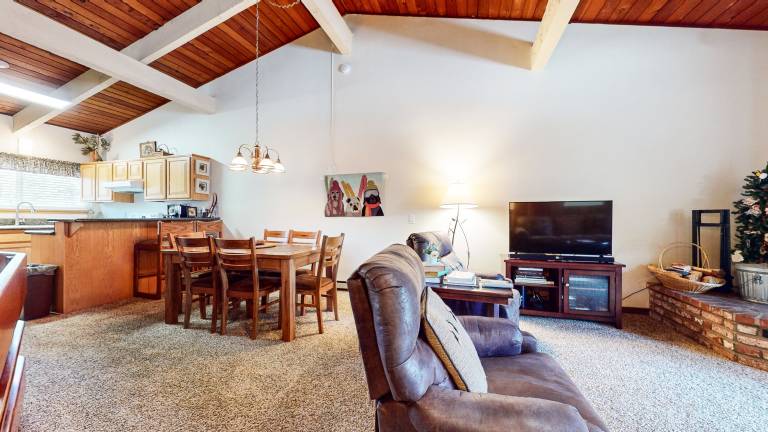 Condo with jacuzzi, heated pool & sauna | Next to the ski | Pets allowed — photo 5