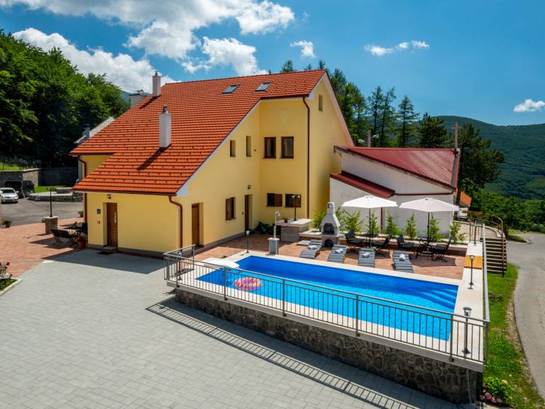 Vacation home with yard, terrace & private pool — photo 4