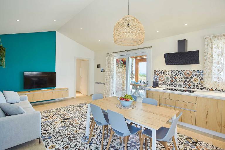 Fully equipped lovely villa with private pool, barbecue & hot tub | Suitable for remote work | Pets are welcome — photo 4