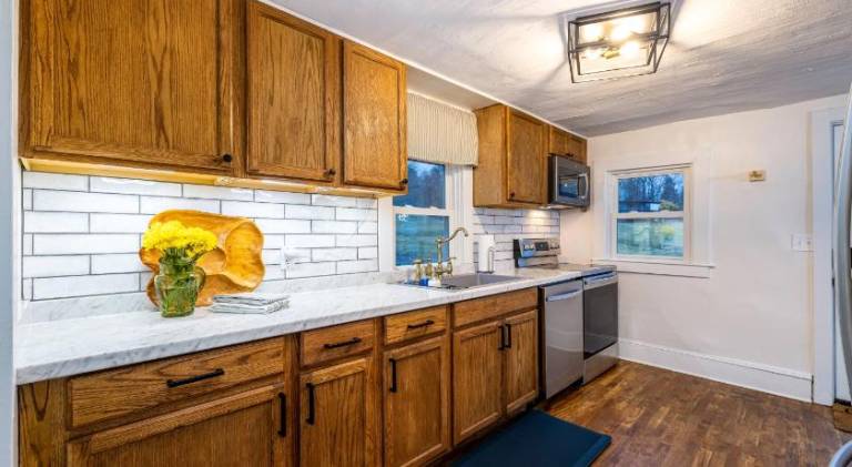 Vacation home with hot tub | Pets are welcome — photo 5
