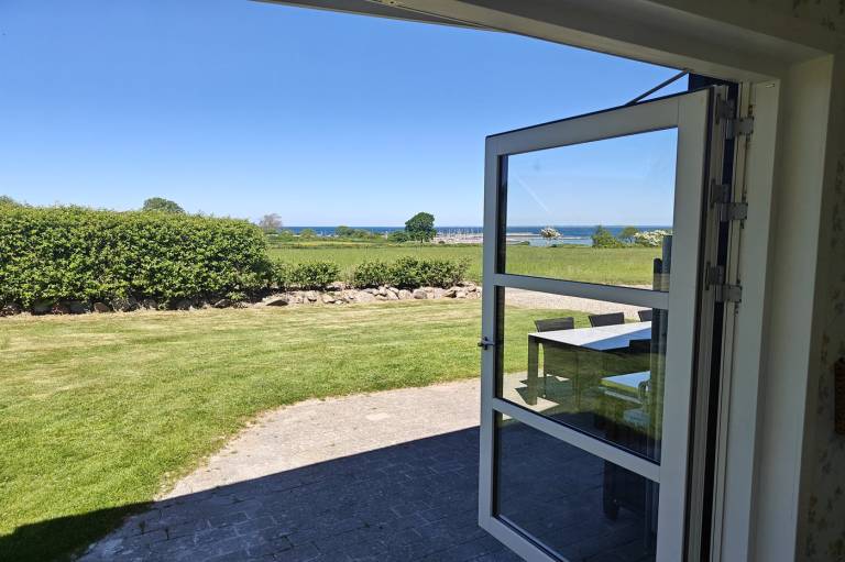 Fully equipped wonderful house with patio & yard | Sea view | Dogs allowed — photo 2