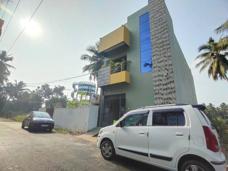 Resort  Auroville Beach