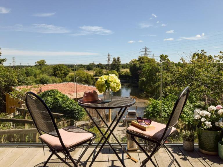 Cottage with garden & barbeque | Water view — photo 4