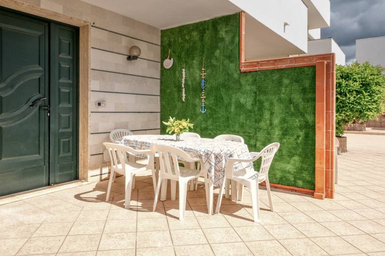 Beautiful vacation home with fast internet, patio & BBQ | Beach nearby | Pets allowed in Manduria