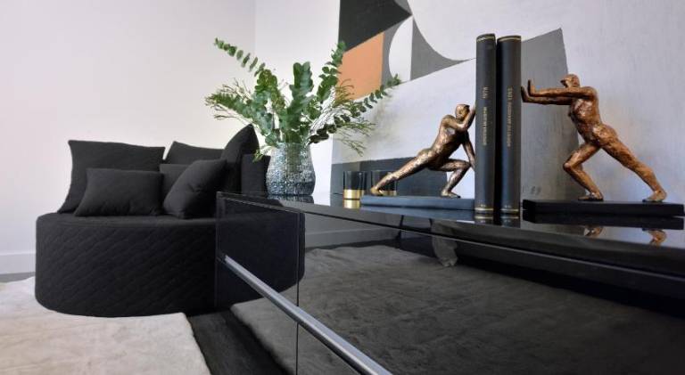 Serviced apartment with patio & jacuzzi | Close to Acropolis of Athens | Pets allowed — photo 4