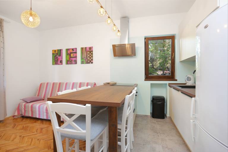 Beautiful apartment with yard, patio & grill | Beach nearby | Pet-friendly — photo 5