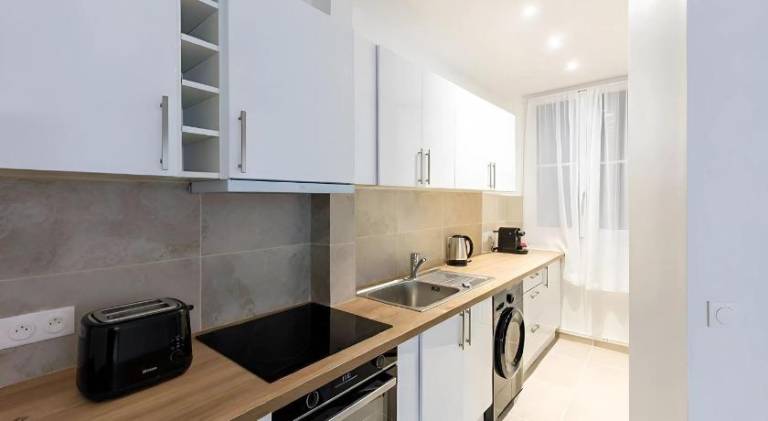 Modern 1BR - Sleeps 5 - Prime 16th Location — photo 5