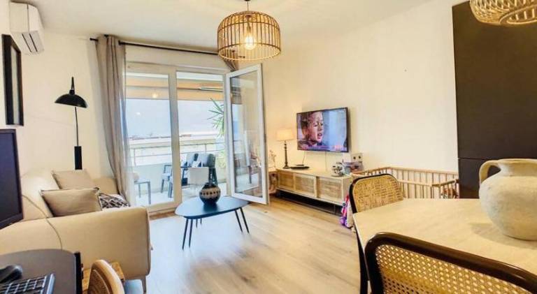 Fully equipped rental apartment with patio | Pets allowed — photo 2