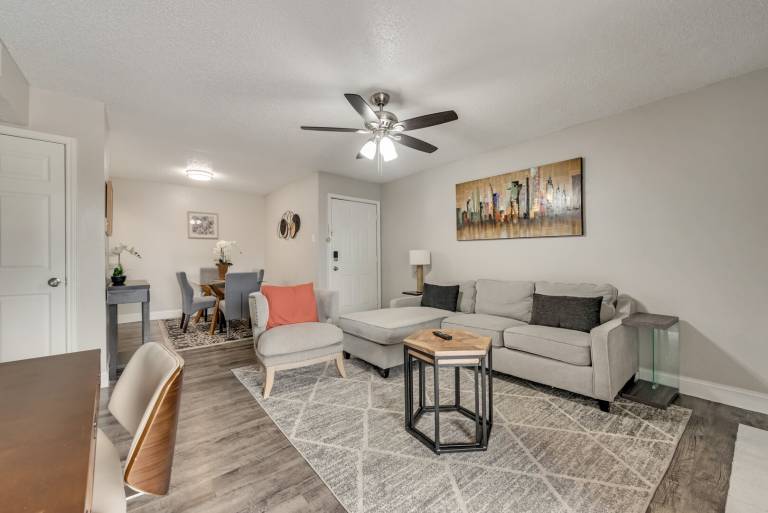 I009–World Cup Stay - 18 min to AT&T - Sleeps 3 - Public Transit — photo 2