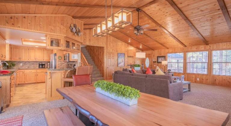 Stony Creek Cabin - Gorgeous home in the Eagle Mountain Estates — photo 2