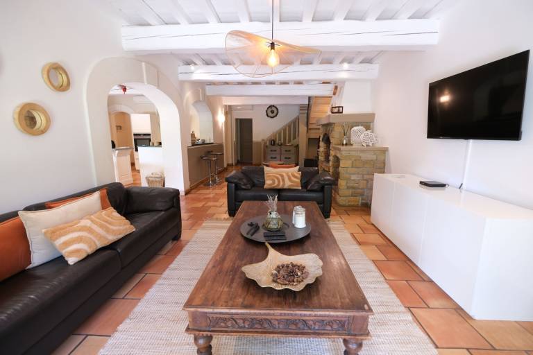Family-friendly villa with yard, barbecue & private pool | Perfect for remote work | Dogs allowed — photo 3