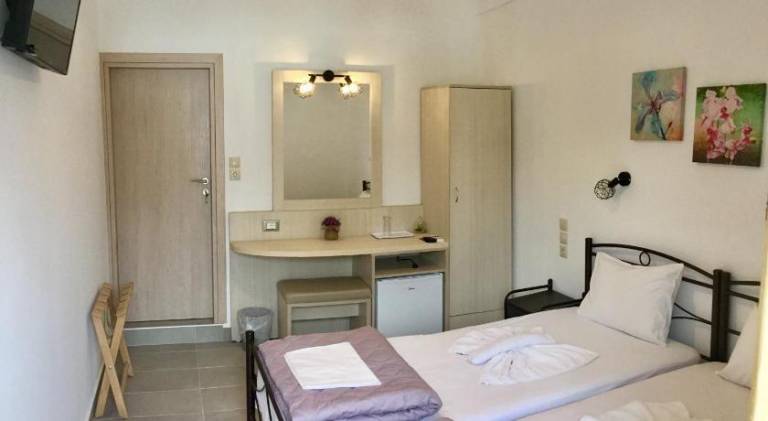 Platanos Rooms