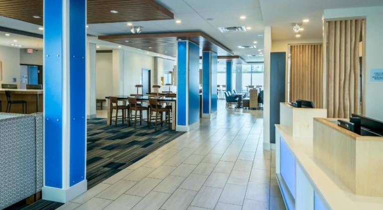 Holiday Inn Express and Suites Medford By IHG — photo 3