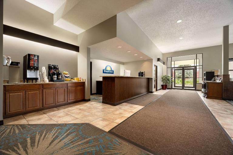 Days Inn by Wyndham Carbondale — photo 3