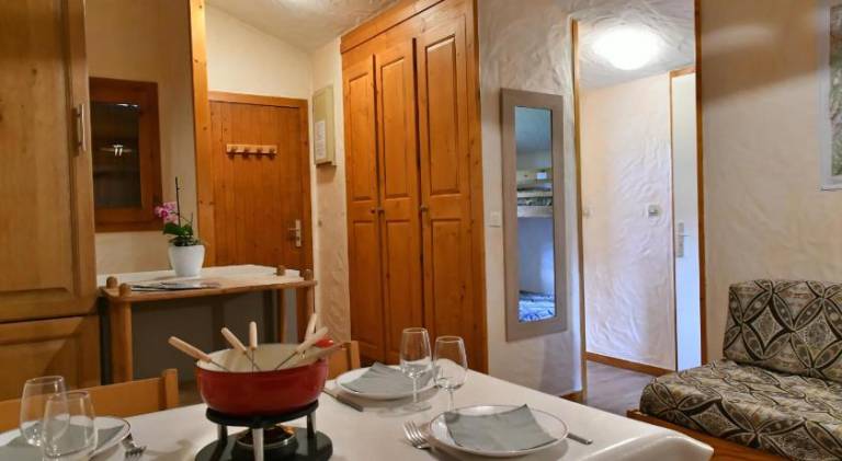Rental apartment with yard & patio — photo 4