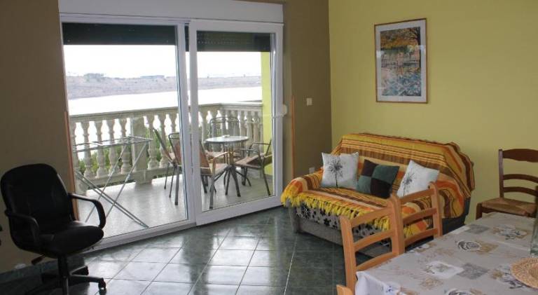 Apartment with private pool, patio & yard — photo 2