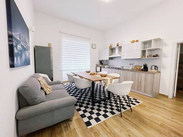 Family-oriented lovely apartment with barbecue & yard | Pets are welcome — photo 2
