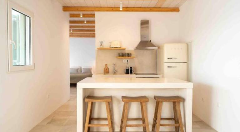 Villa with terrace & pool in Ios