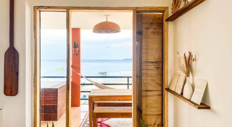 Vacation home with jacuzzi, terrace & garden — photo 4