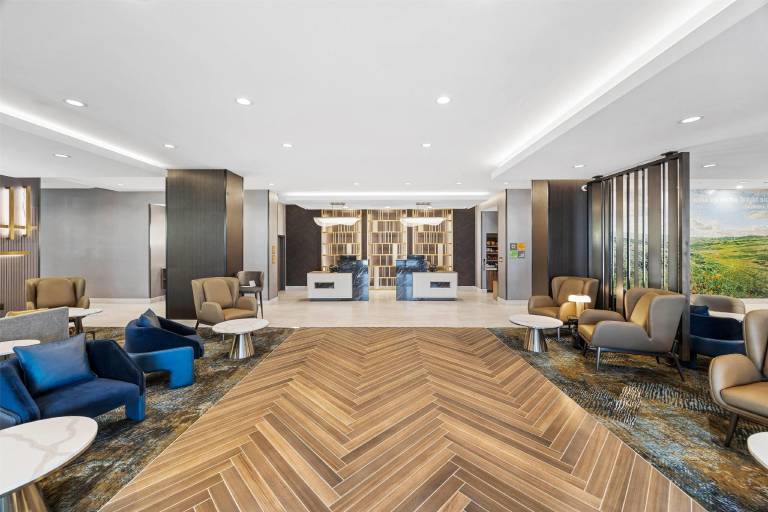La Quinta Inn & Suites by Wyndham La Habra — photo 2