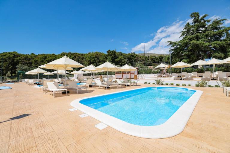 Beautiful holiday apartment with garden & pool | Close to the beach | Pets are welcome — photo 2