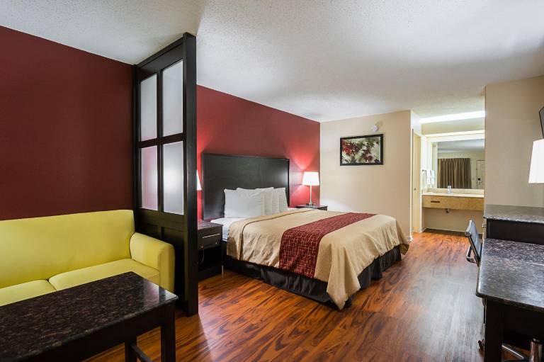 Red Roof Inn & Suites Scottsboro in Scottsboro, AL