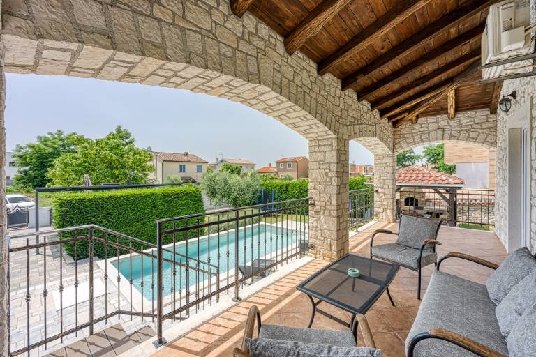 Villa with terrace, private pool & yard — photo 4