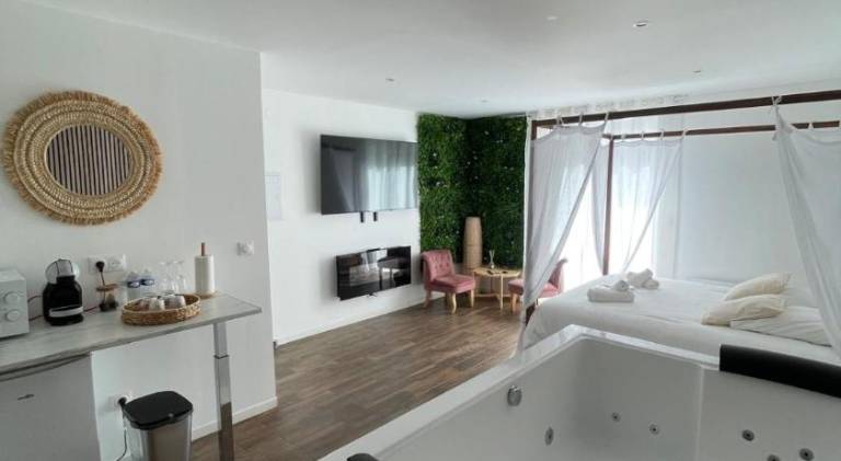 La Suite Bali Jacuzzi, Sauna, Netflix, Disney — photo 3