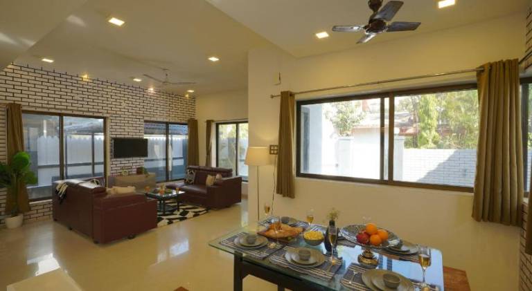 Villa with yard, BBQ & private pool | Dogs allowed — photo 4